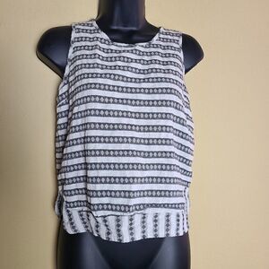 Monteau Sleeveless Diamond Print Top